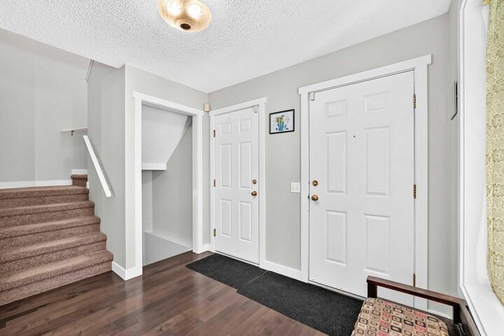 Property Photo:  14 Douglasview Circle SE  AB T2Z 2P3 