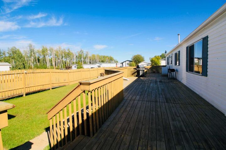 Property Photo:  9900 108 Street  AB T0H 1Z0 