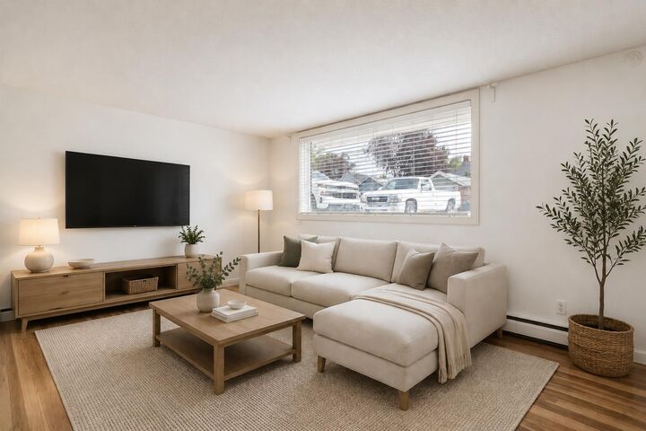 Property Photo:  1717 Westmount Road NW 14  AB T2N 3M4 
