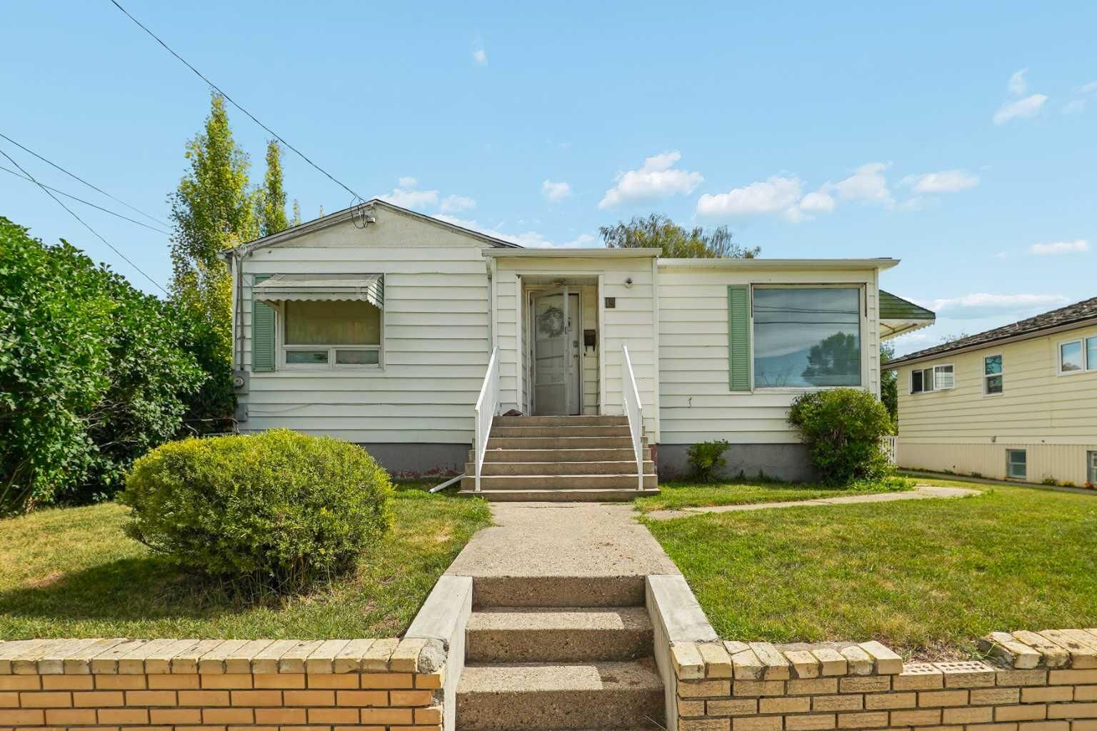Property Photo:  19 S 100 W  AB T0K 2S0 