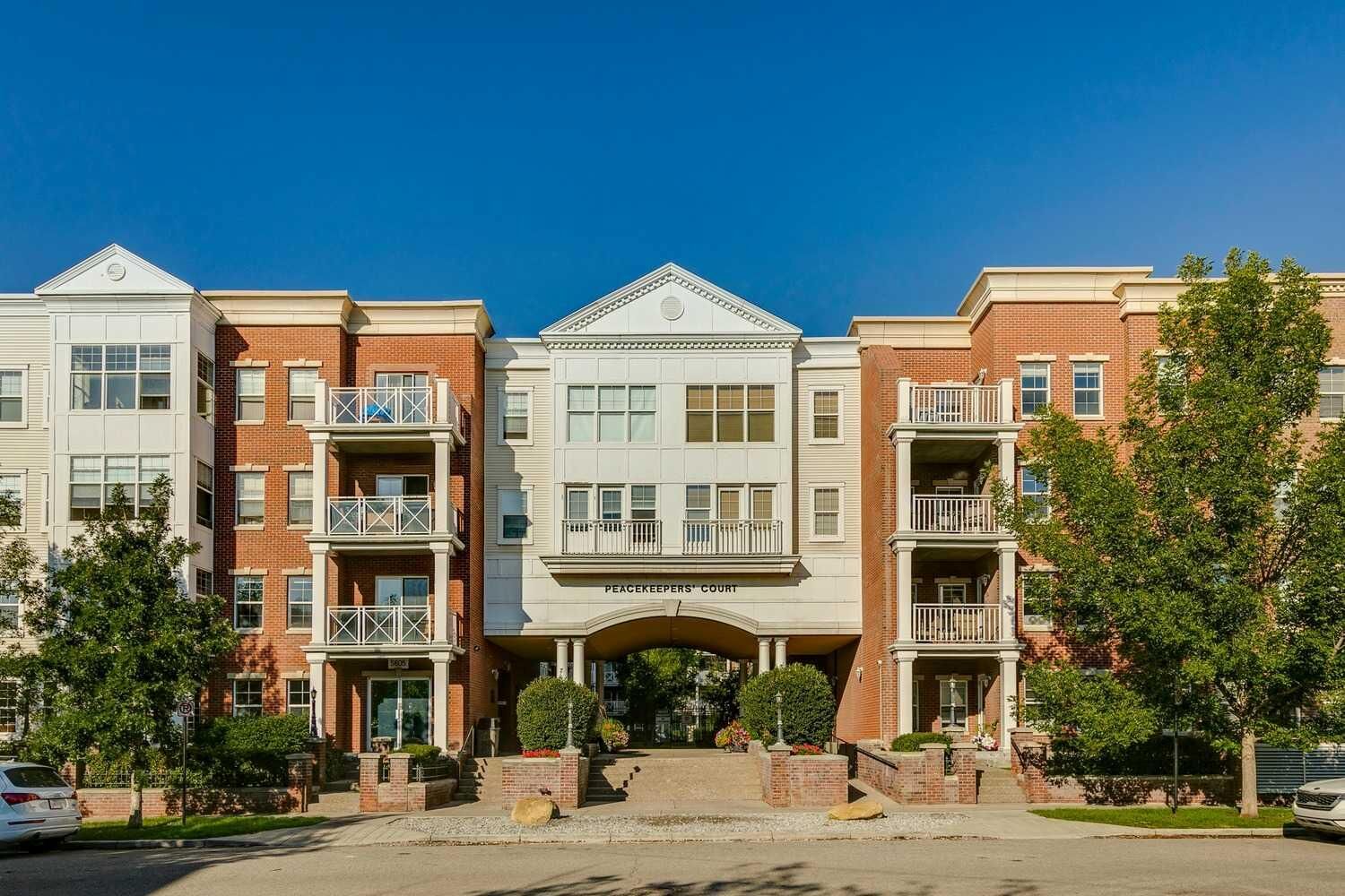 Property Photo: 5605 Henwood Street SW 1502 AB T3E 7R2