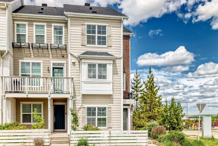 Property Photo:  6 Nolan Hill Gate NW  AB T3R 0T9 