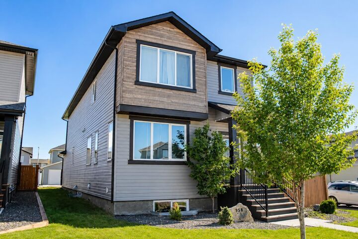 Property Photo: 958 41 Avenue N AB T1H 7G9