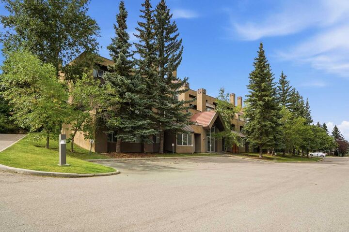 Property Photo:  219 Village Terrace SW 7  AB T3H 2L3 