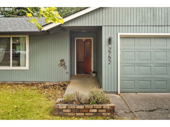 Property Photo:  2752 Montello Ave  OR 97031 