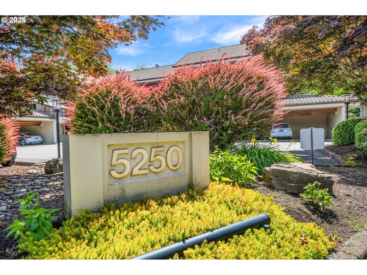 Property Photo:  5250 S Landing Square Dr  OR 97239 