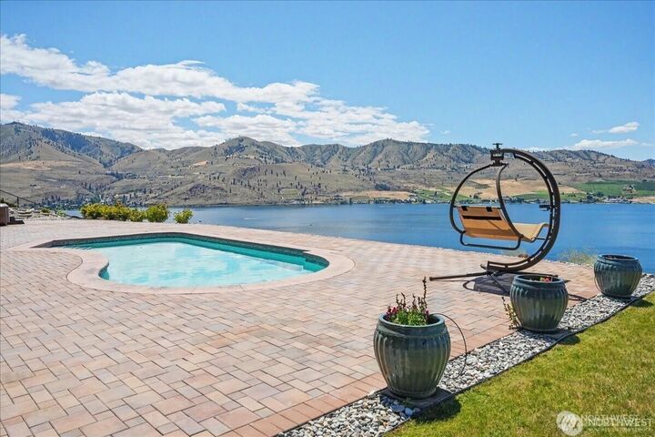 Property Photo:  333  Highpoint Place  WA 98816 