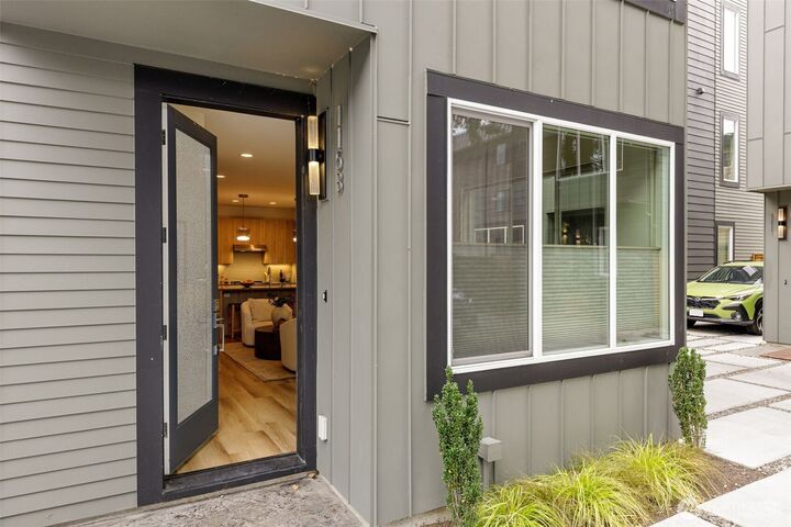 Property Photo:  115 B N 105th Street  WA 98133 
