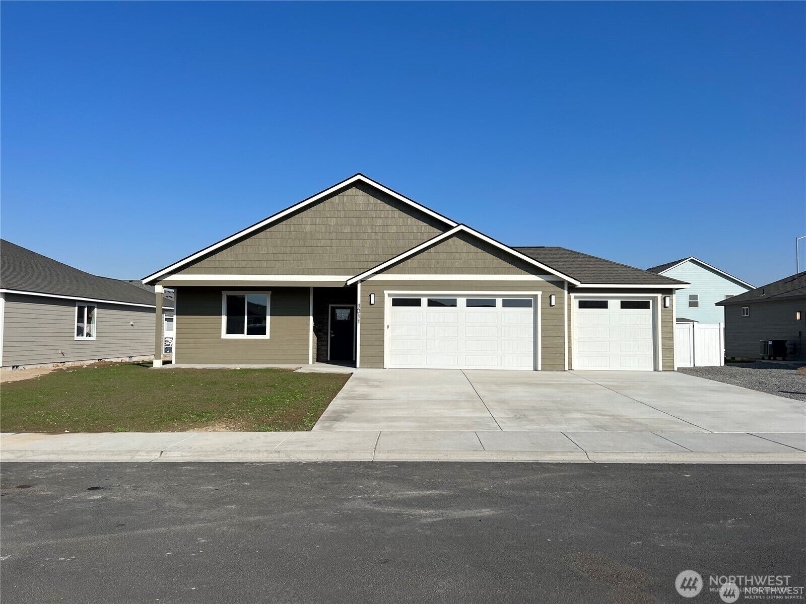 Property Photo:  1011  6th Ave  NE  WA 98823 