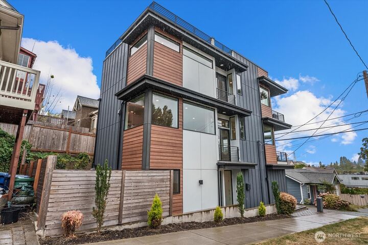 Property Photo:  3111  Queen Anne Avenue N  WA 98109 