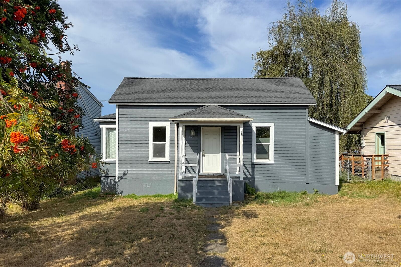 Property Photo:  421 E 6th Street  WA 98362 