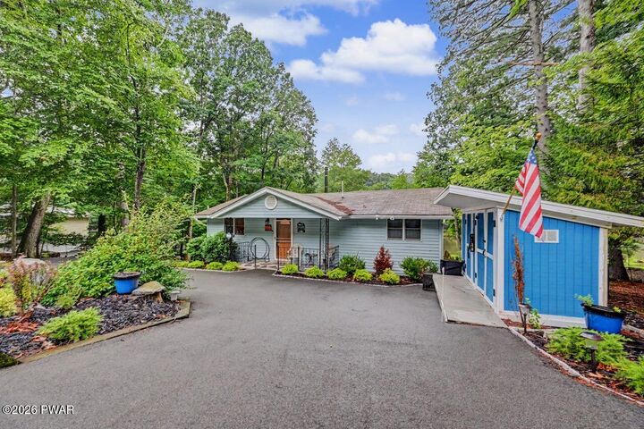 Property Photo:  135 Outer Drive  PA 18328 