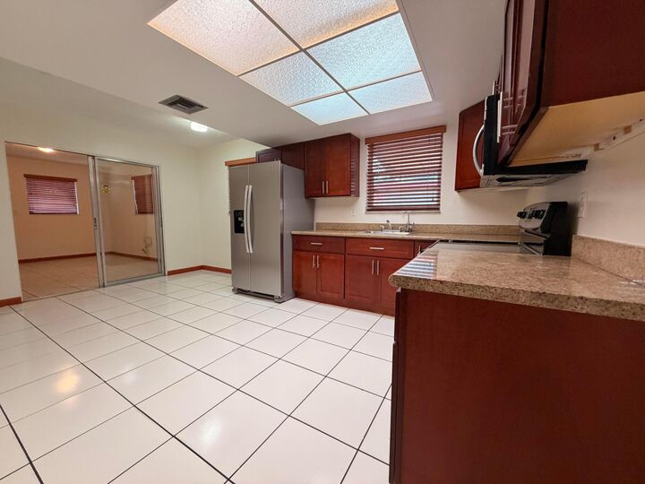 Property Photo:  727 SW 5th Street  FL 33004 