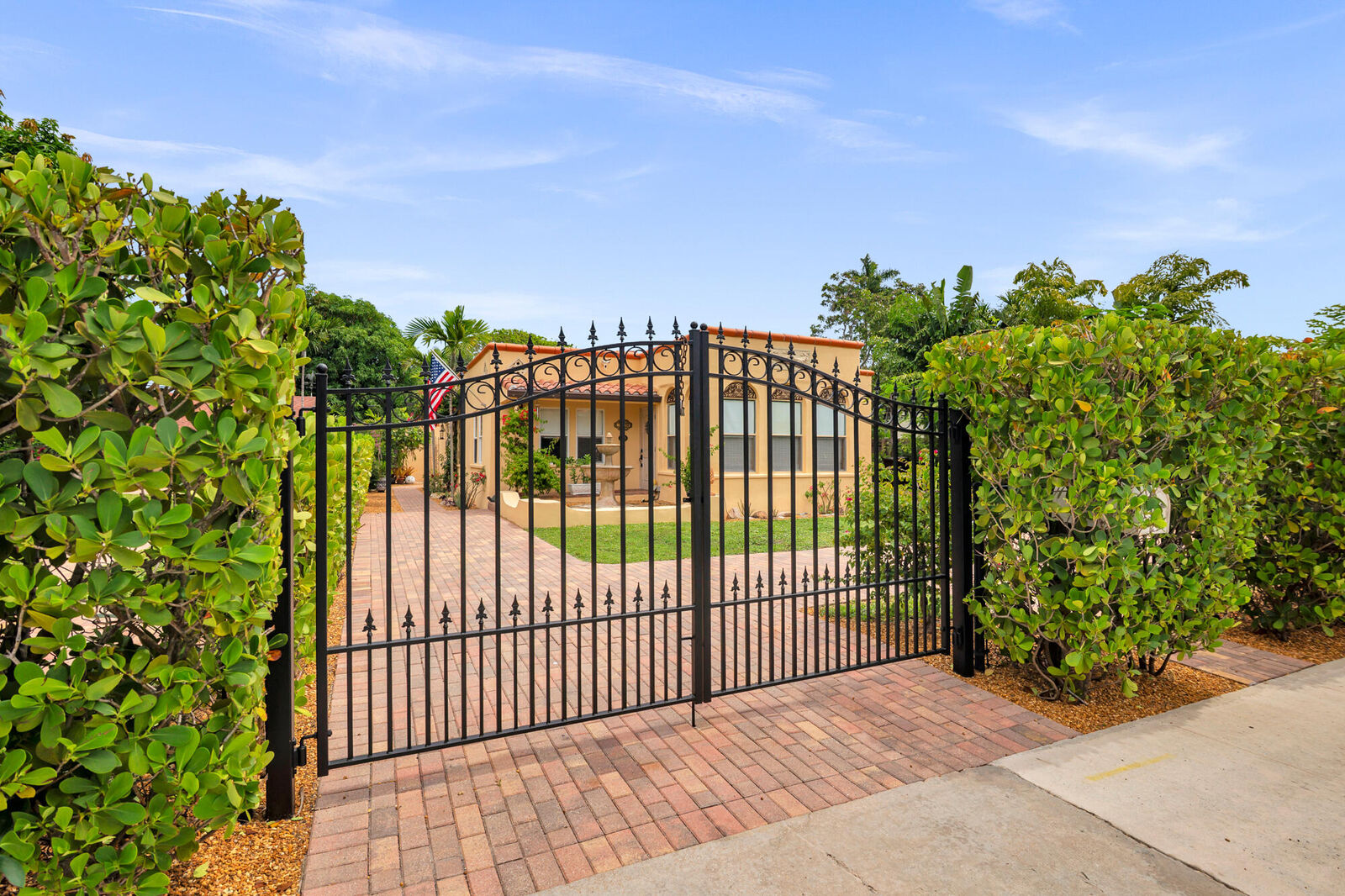 Property Photo:  319 Plymouth Road  FL 33405 