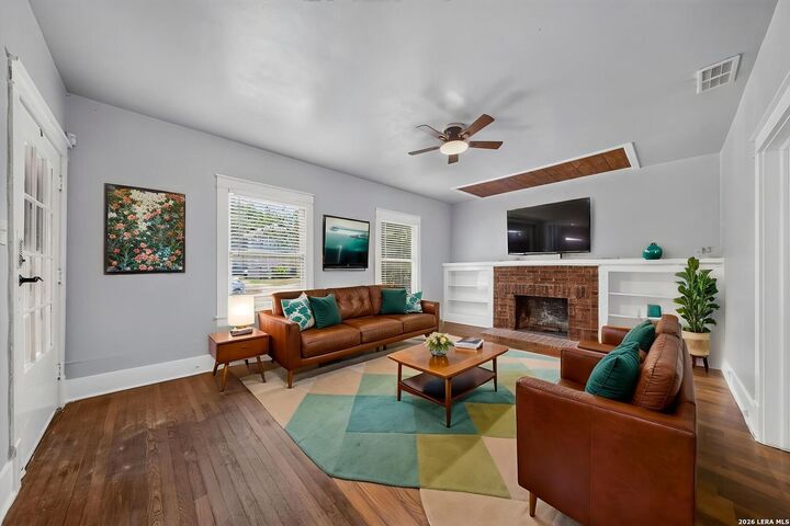 Property Photo:  1023 W French Pl  TX 78212 