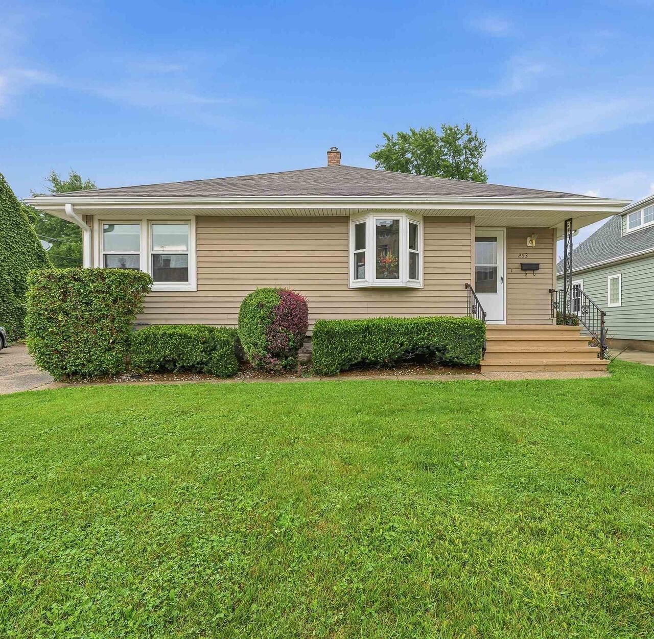 Property Photo:  253 S Madison Street  WI 53963 