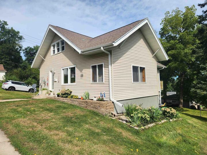 Property Photo: 216 Nassau Street WI 53929
