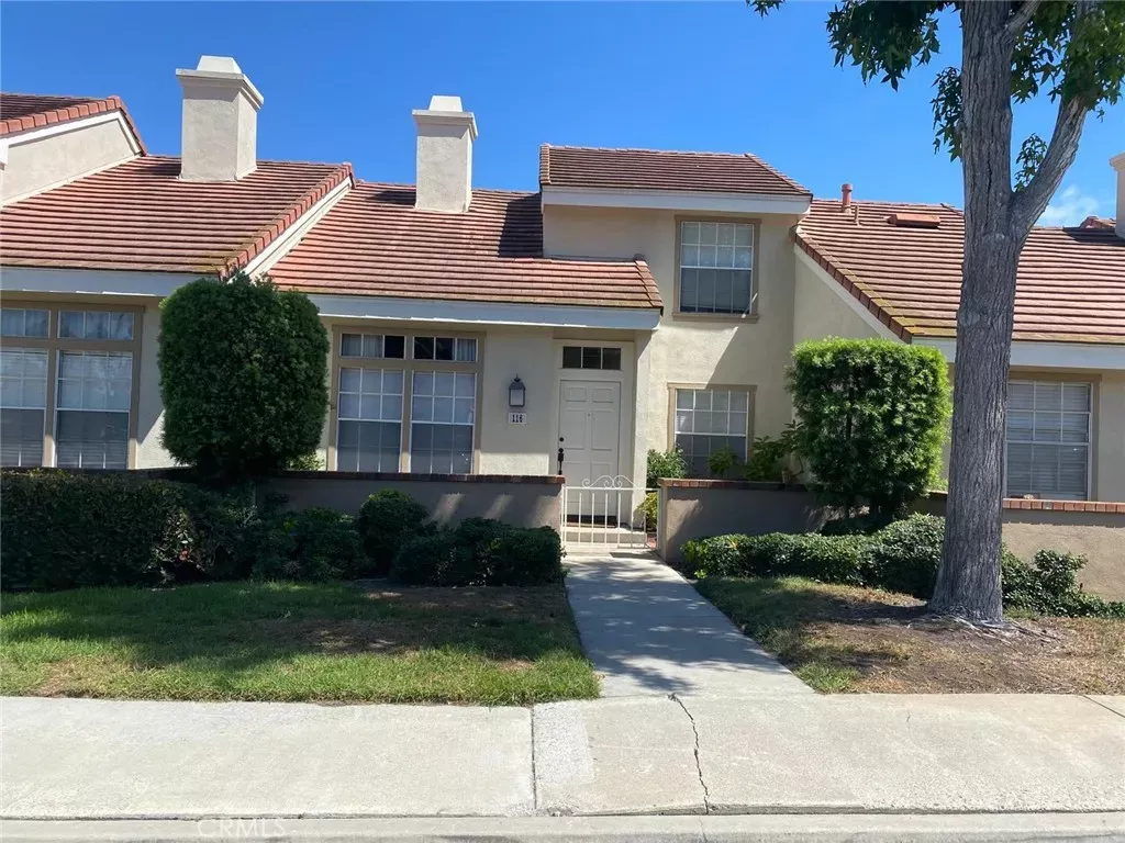 Property Photo:  116 Oxford 40  CA 92612 
