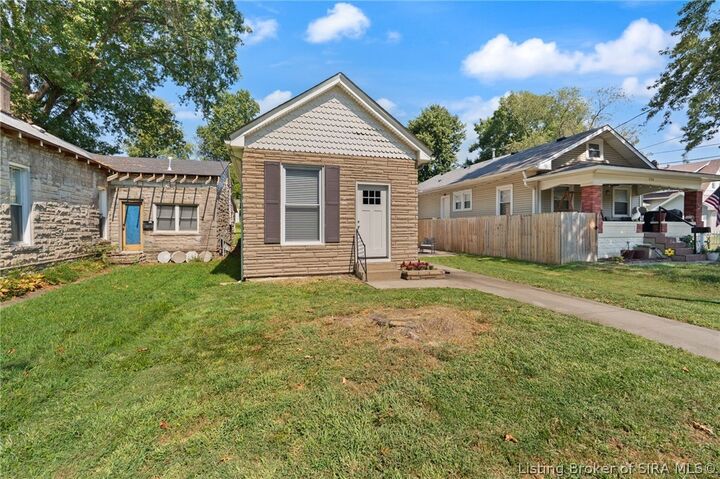 Property Photo:  224 E Park Place  IN 47130 