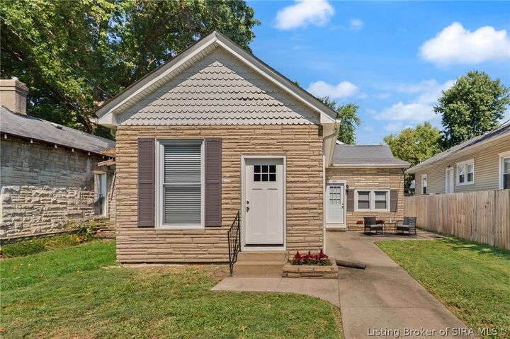 Property Photo: 224 E Park Place IN 47130