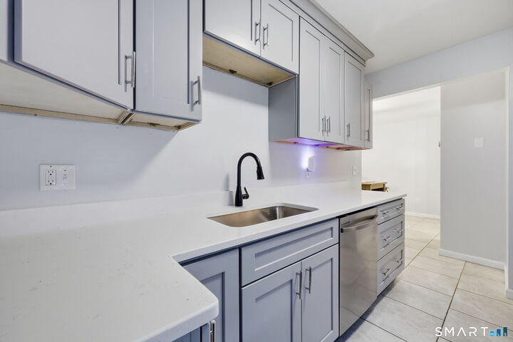 Property Photo:  35 Woodsedge Drive 5B  CT 06111 