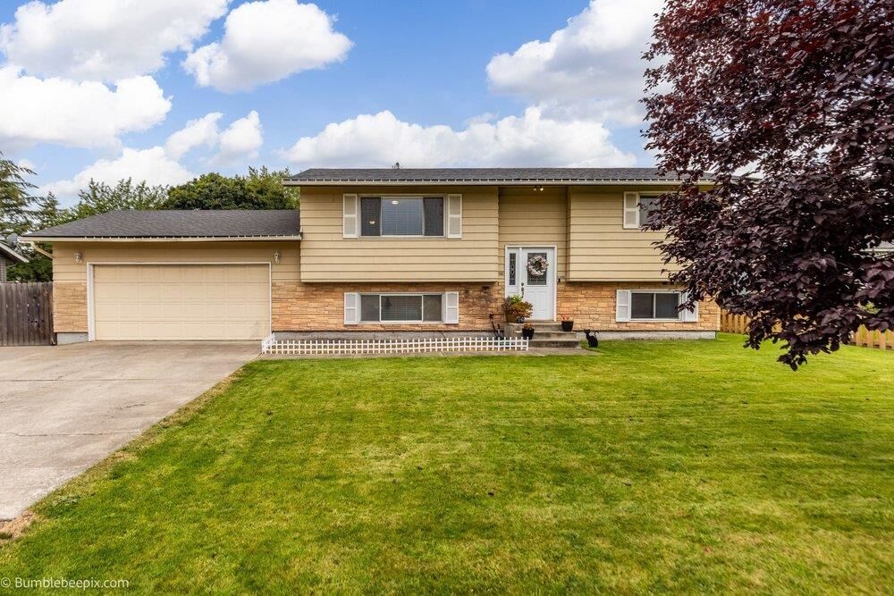 Property Photo: 116 S Greenacres Rd WA 99016