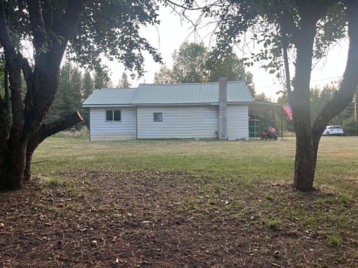 Property Photo:  229 W Chippewa Ave  WA 99139 