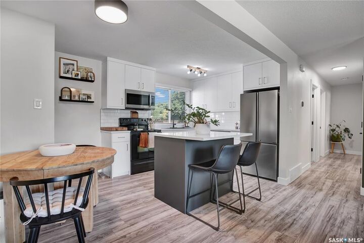 Property Photo:  2002 Richardson Road  SK S7L 4B7 