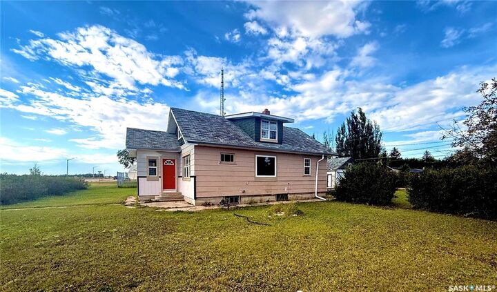 Property Photo:  1110 Railway Street  SK S0G 1A0 