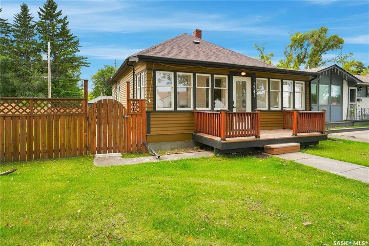 Property Photo:  1741 98th Street  SK S9A 0M9 