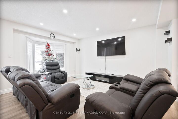Property Photo: 345 Banbury Crescent ON N5Z 4V1