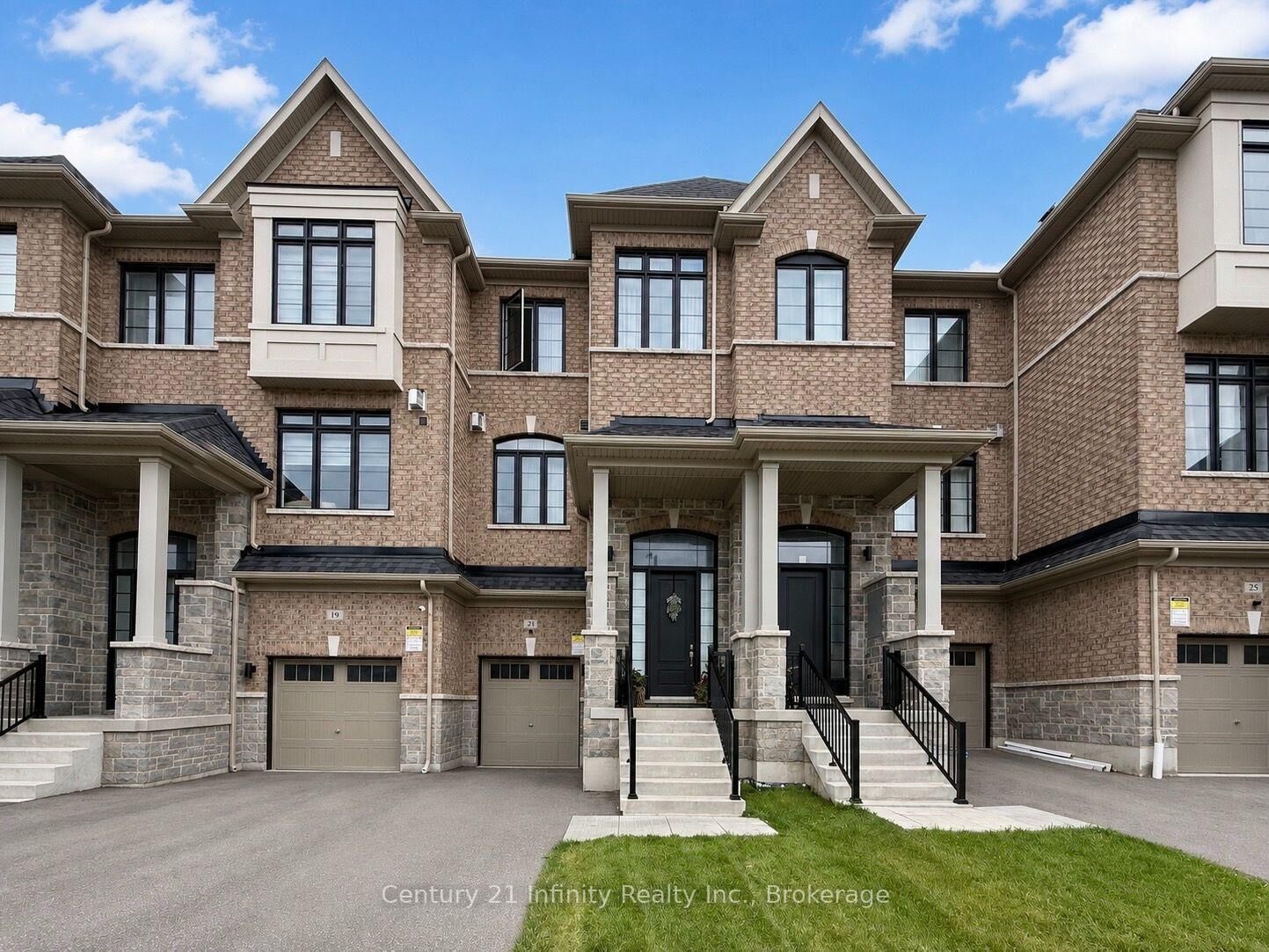 Property Photo:  21 Elkington Crescent  ON L1P 0L7 