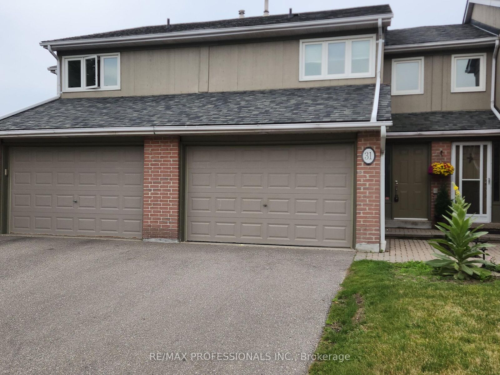 Property Photo:  3079 Fifth Line W 31 Upper  ON L5L 3T1 
