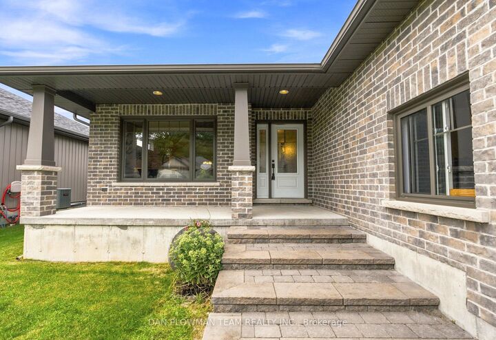 Property Photo:  26 Autumn Grove  ON K8V 0G8 