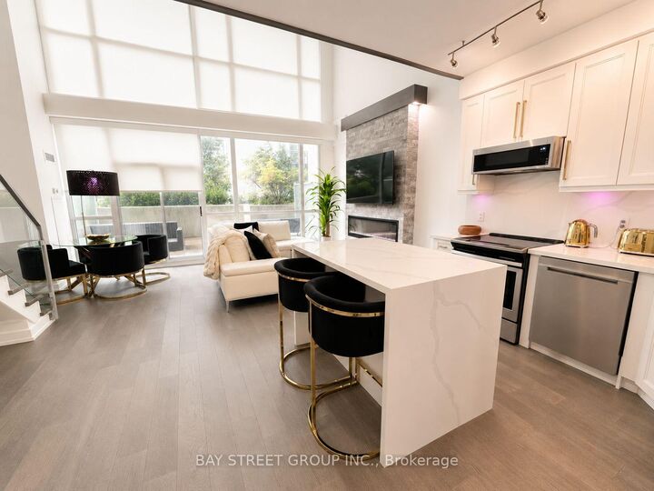 Property Photo:  223 Webb Drive 609  ON L5B 0E1 