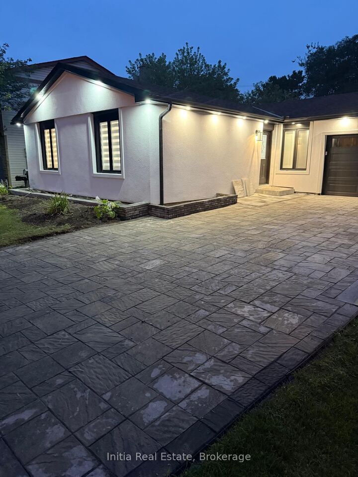 Property Photo:  622 Elliott Crescent  ON L9T 3G4 