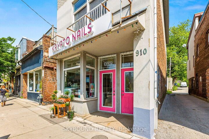 Property Photo: 910 Kingston Road S 1 ON M4E 1S5