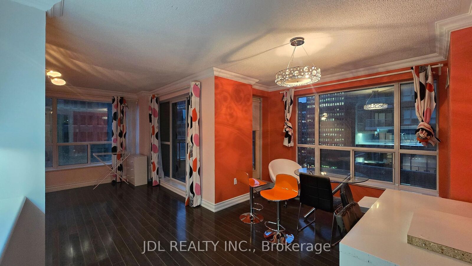 Property Photo: 889 Bay Street 1206 ON M5S 3K5
