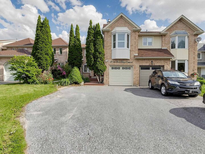 Property Photo:  2052 Blue Ridge Crescent  ON L1X 2N5 