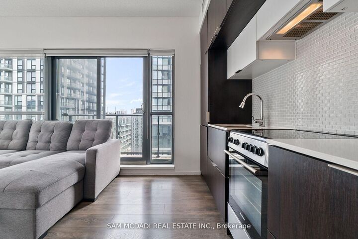 Property Photo:  159 Dundas Street E 1906  ON M5B 1E4 