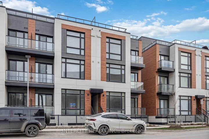 Property Photo:  8 David Eyer Road 1215  ON L4S 0N3 