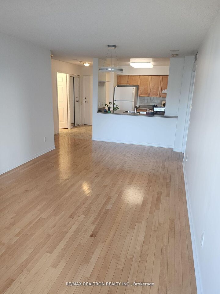 Property Photo:  33 Empress Avenue 1112  ON M2N 6Y7 