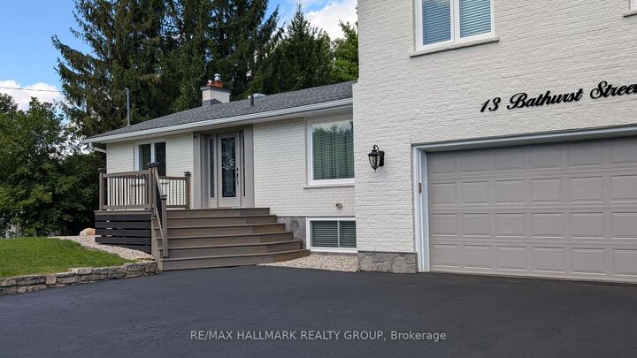 Property Photo:  13 Bathurst Street  ON K2W 1A7 