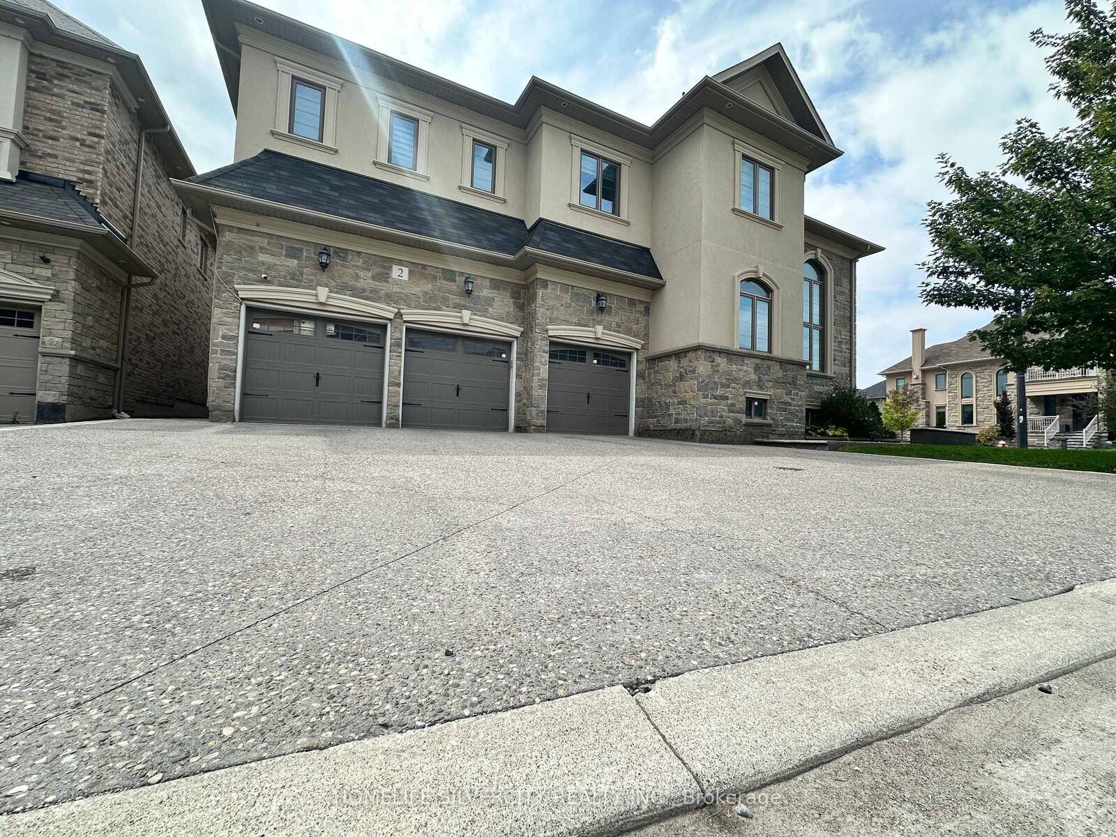 Property Photo:  2 Tomahawk Court 2  ON L6P 0V2 
