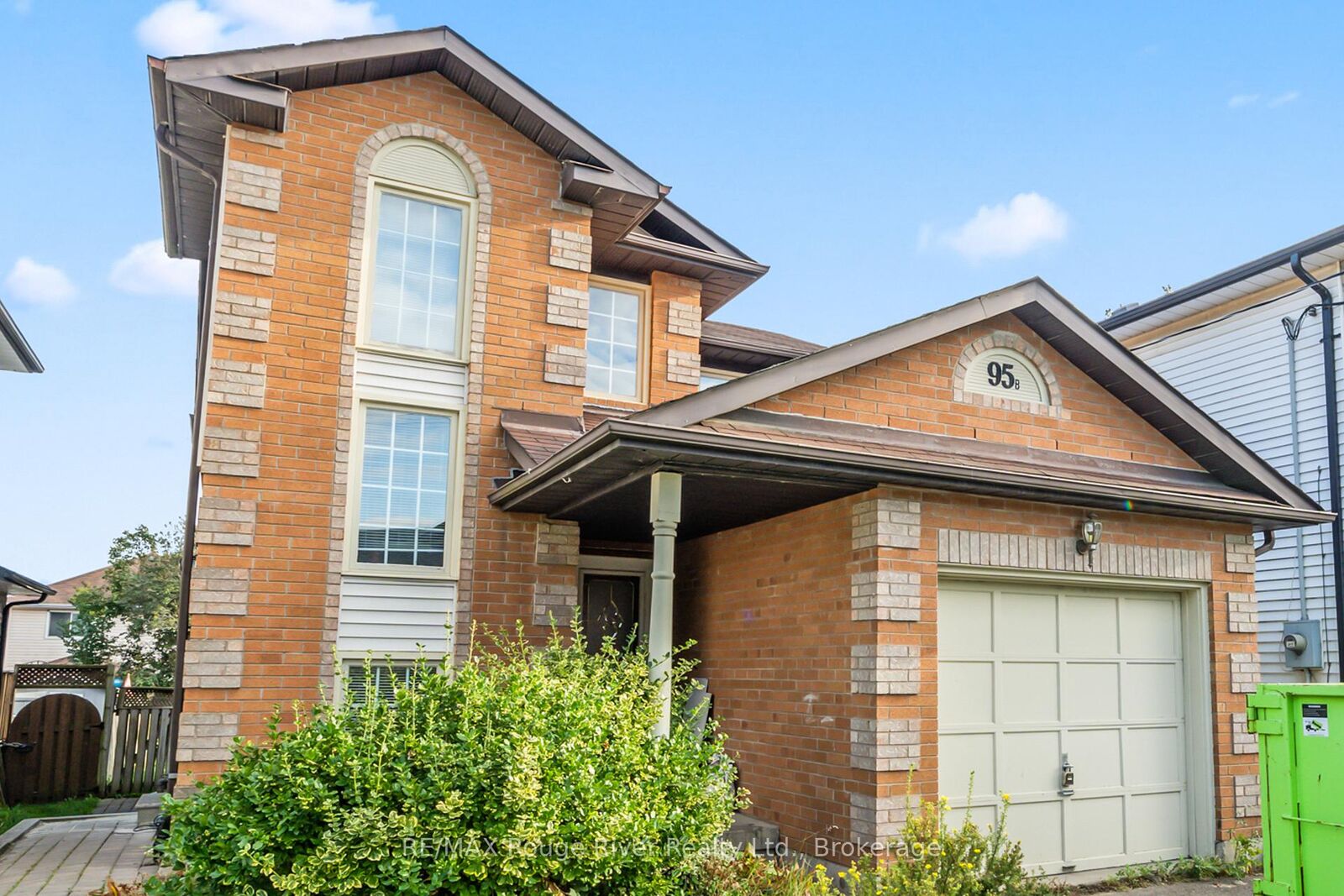 Property Photo:  95 B Concession Street E Upper  ON L1C 4R8 
