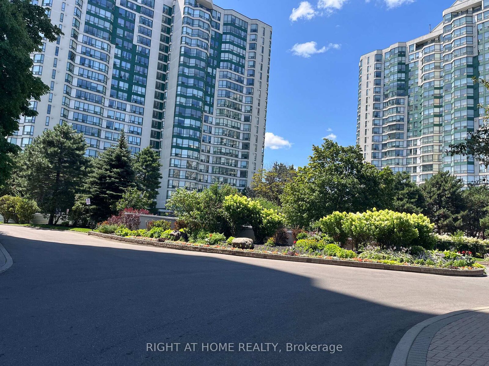 Property Photo:  4450 Tucana Crt 1003 Court 1003  ON L5R 3R4 
