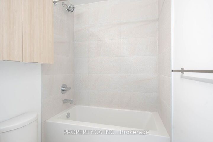 Property Photo:  5105 Hurontario Street 1406  ON L4Z 3X7 