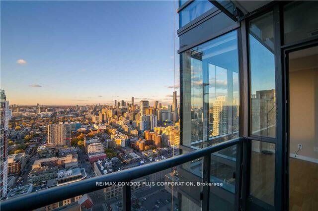 Property Photo:  295 Adelaide Street W 4203  ON M5V 0L4 