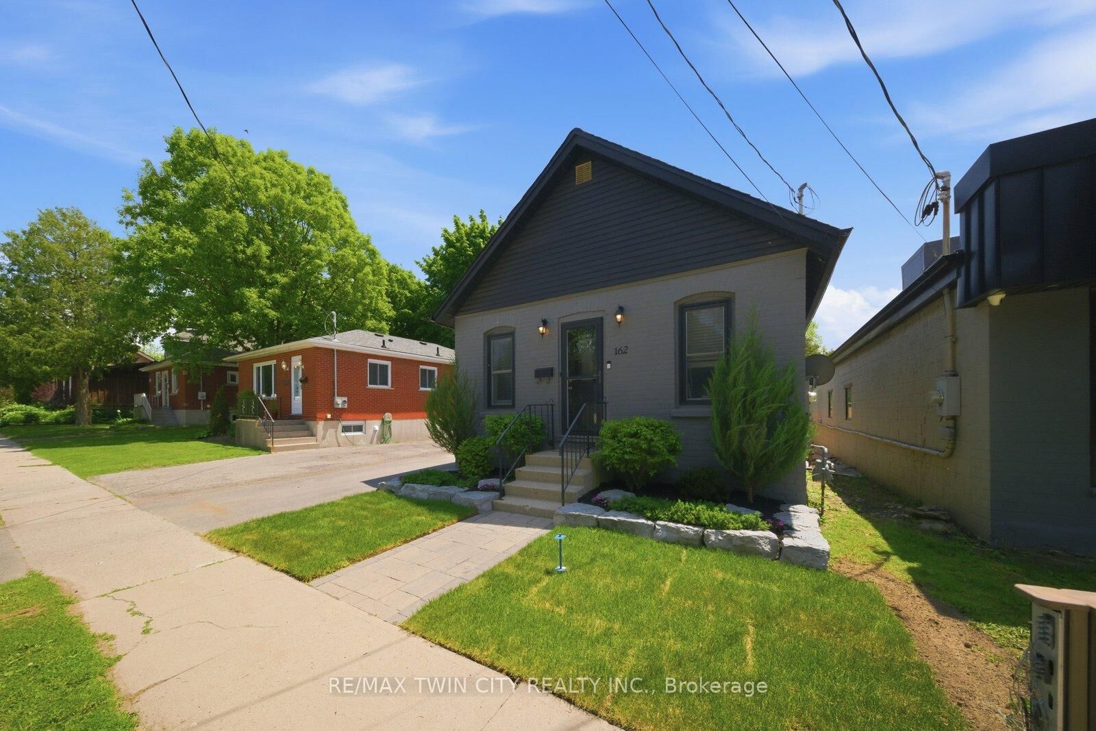 Property Photo:  162 Grand River Avenue  ON N3T 4X6 