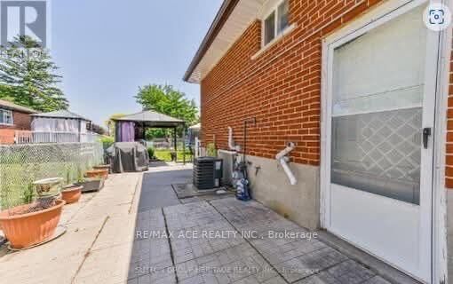 Property Photo:  127 Poplar Road Bsmt  ON M1E 1Z5 